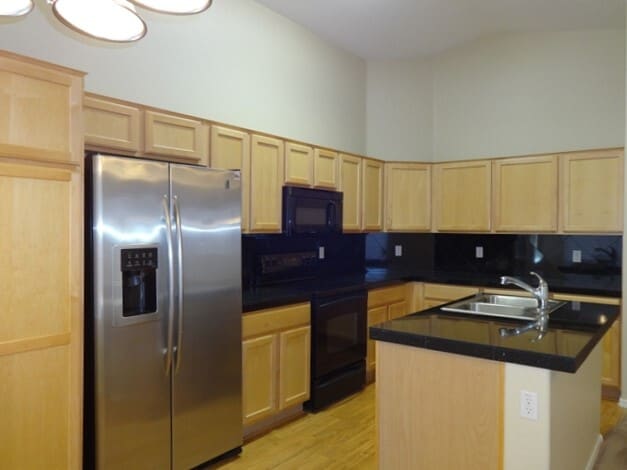 Building Photo - 2057 S 155th Dr