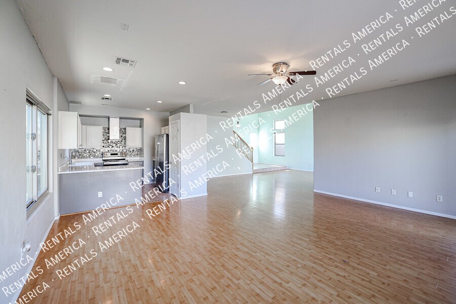 Building Photo - 8818 W Hilton Ave