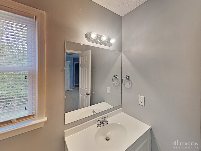 Building Photo - 133 Riverwalk Ct