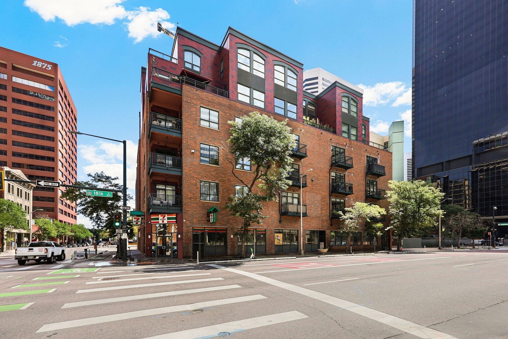 Convenient Location - 1800 Lawrence St