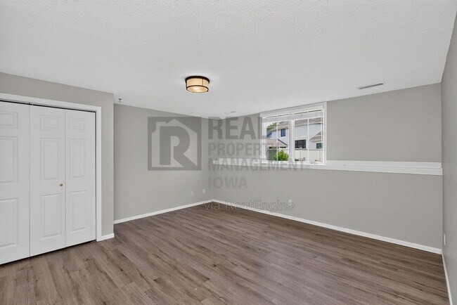 Building Photo - 2305 NE Hanover Ct