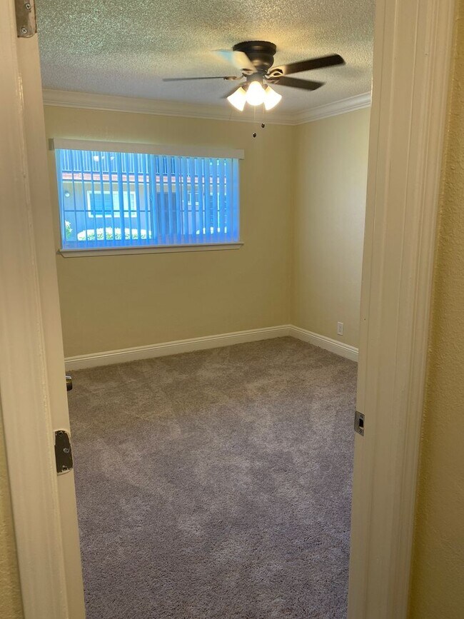 Building Photo - Welcome to SkyView Villa & Somerset Apartments!