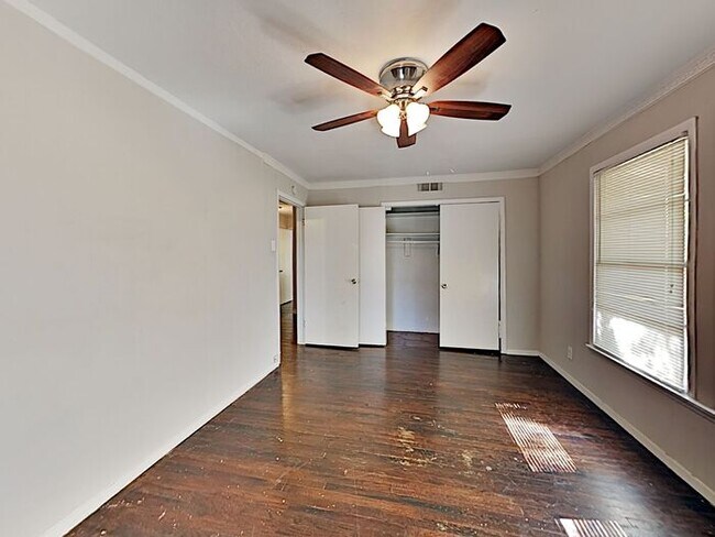 Building Photo - No Application Fee* Plus $250 Off First 2 ...