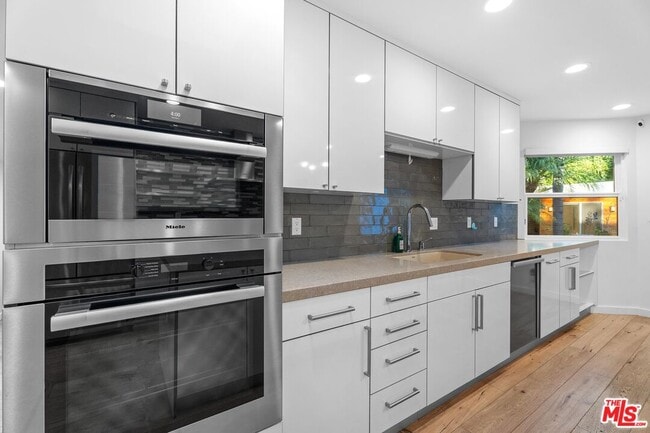 Building Photo - 4136 Greenbush Ave