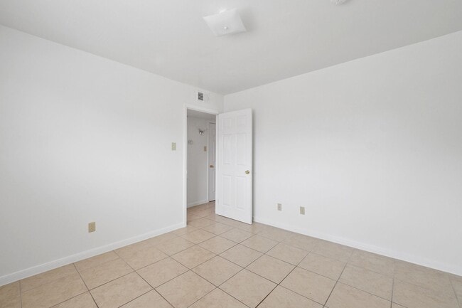 Building Photo - La Paloma Village Apartments