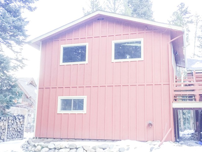 Building Photo - 330 Wilderness Dr