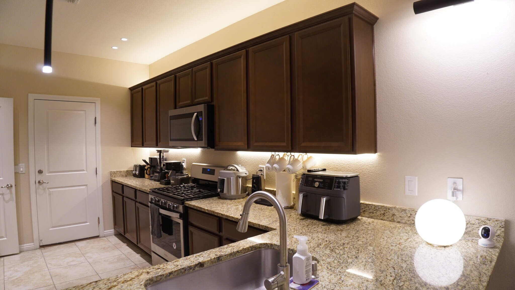 Building Photo - 5532 Autumn Cliffs Way