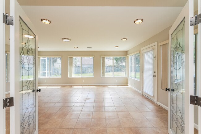 Building Photo - 1601 Bent Pine Way