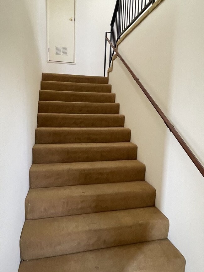 Building Photo - 704 Lookout Dr