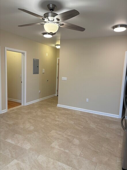 Building Photo - 398 Franklin Ave