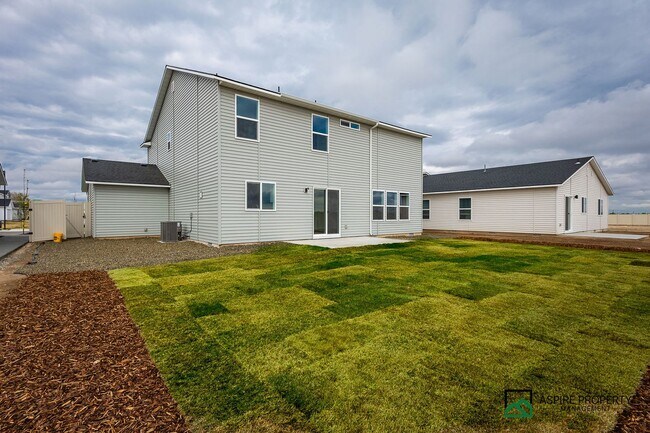 Building Photo - Brand New 5 Bed 3 Bath home 2600sf+ and a 3 car garage