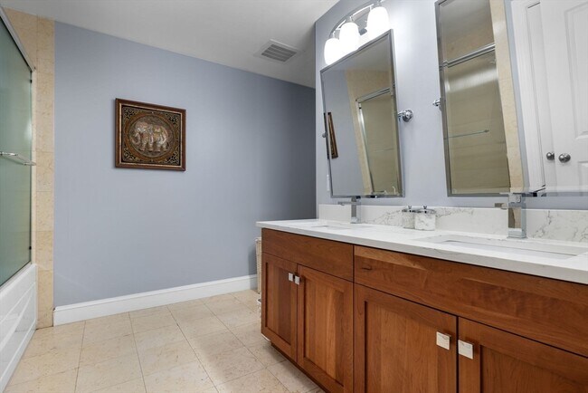 Building Photo - 10 Vernon St