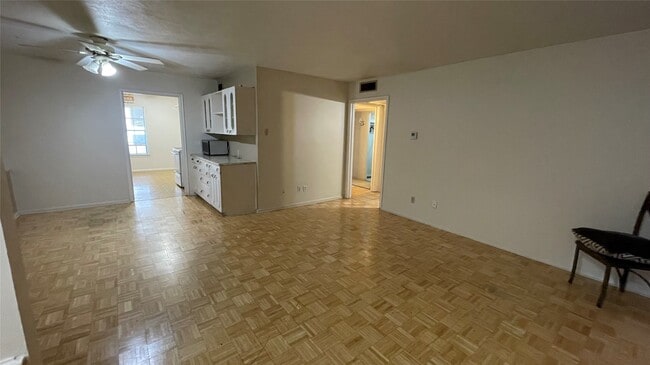 Building Photo - 7600 Burgoyne Rd