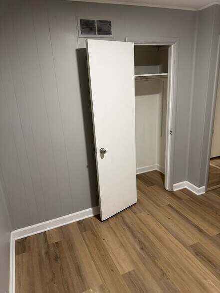 Building Photo - 7601 E 108th St