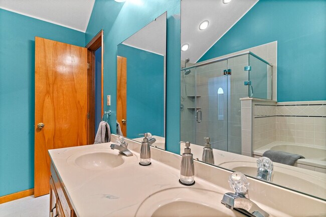 Building Photo - 2422 Cedar Crest Dr