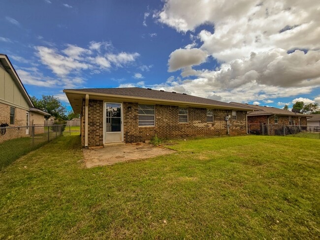 Building Photo - 3 Bedroom 2 Bath home in Shawnee!