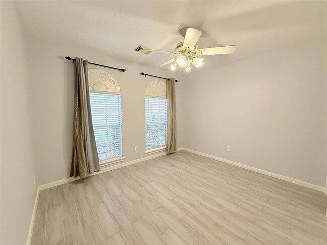 Building Photo - 4231 Lake Terrace Ct