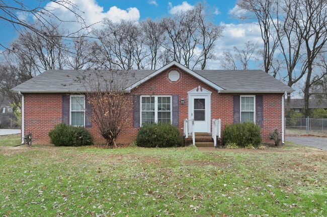 Primary Photo - Car-free convenience! Modern 3 Bed Home Minutes from Downtown Gallatin