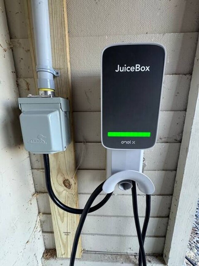 Building Photo - Charming 3BR House on Augur Lake 30 acre private property