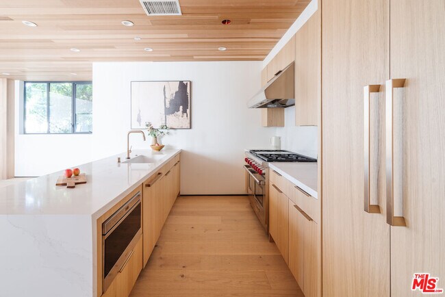 Building Photo - 609 Broadway St