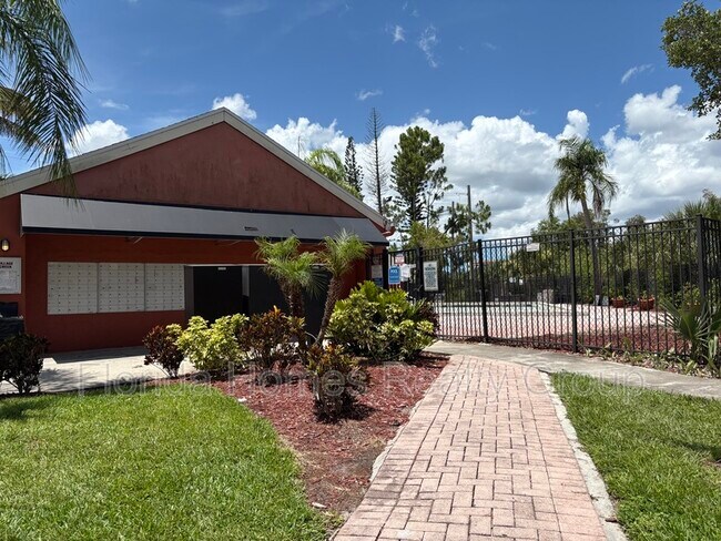Building Photo - 2937 Winkler Ave