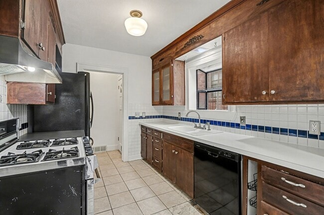 Building Photo - 9222 35th Ave SW