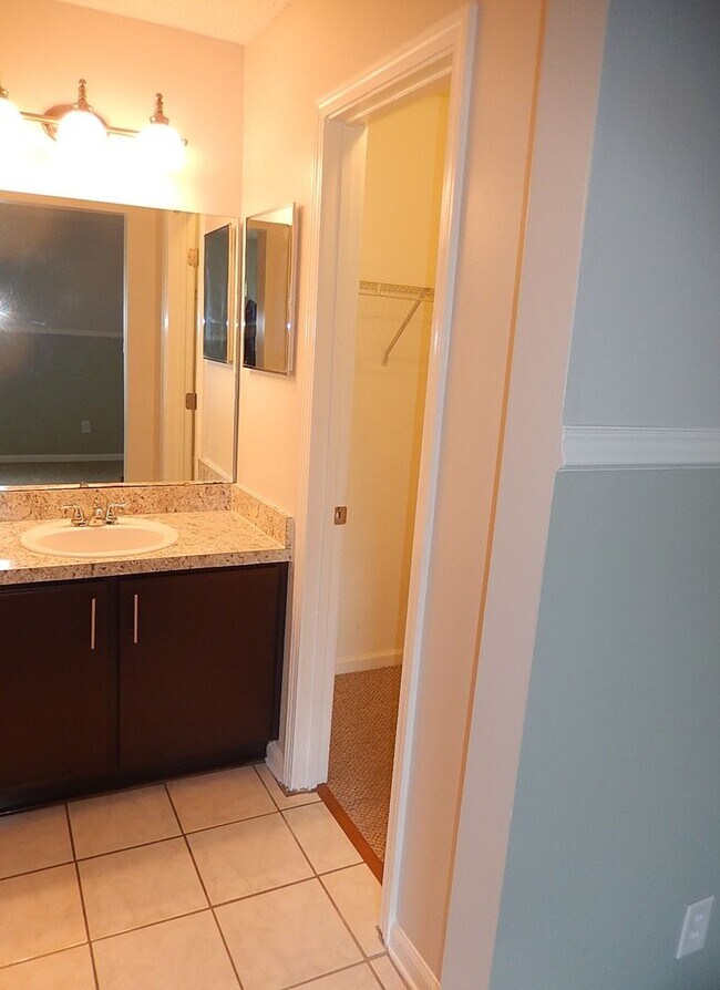 Building Photo - 3BR/2BA Single Family House