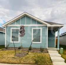 Building Photo - 204 Thresher Ln