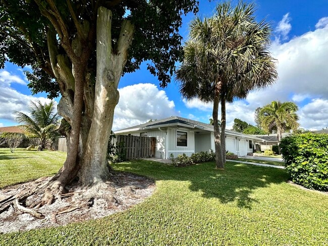 Building Photo - 947 Country Wood Ct