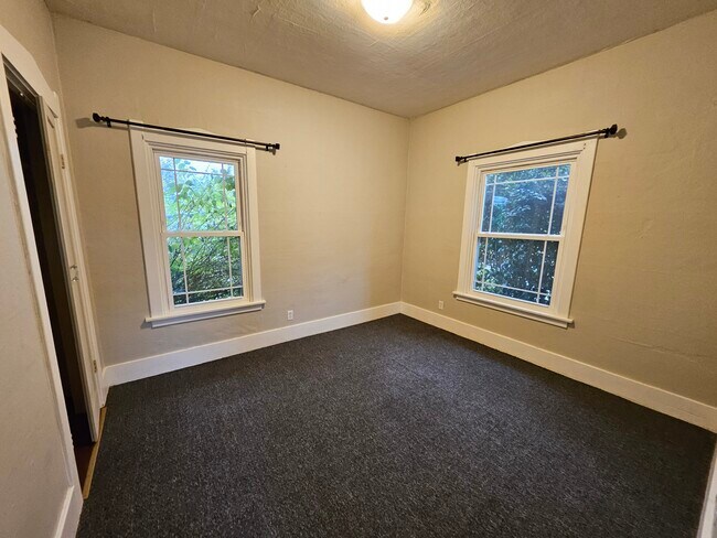 Building Photo - 1301 N Rainier Ave