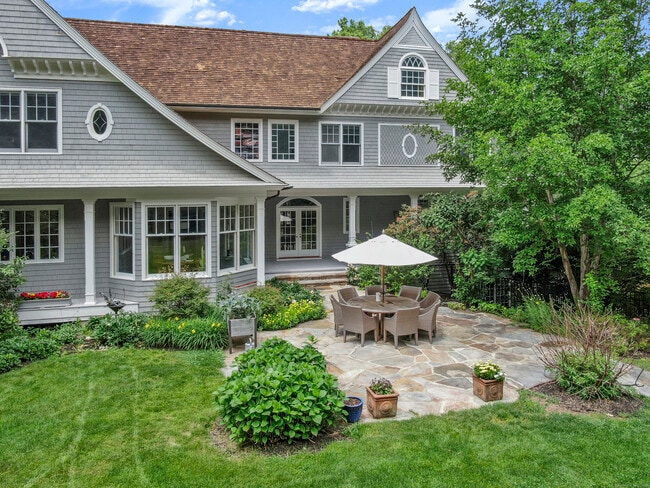 Building Photo - 7 Mayflower Ln