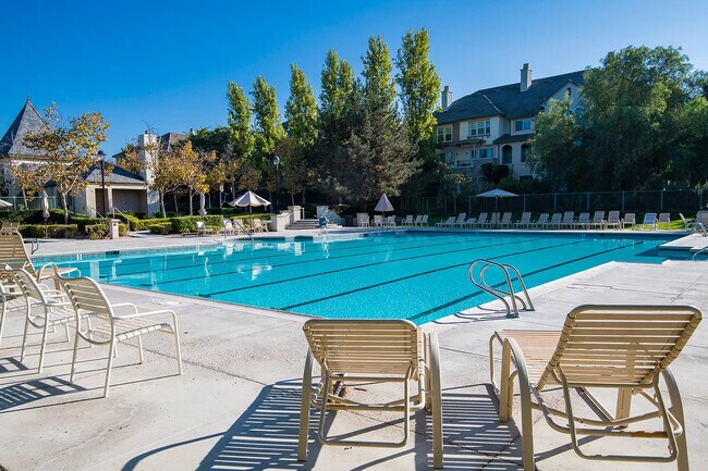 Building Photo - 1875 Baudouin Pl