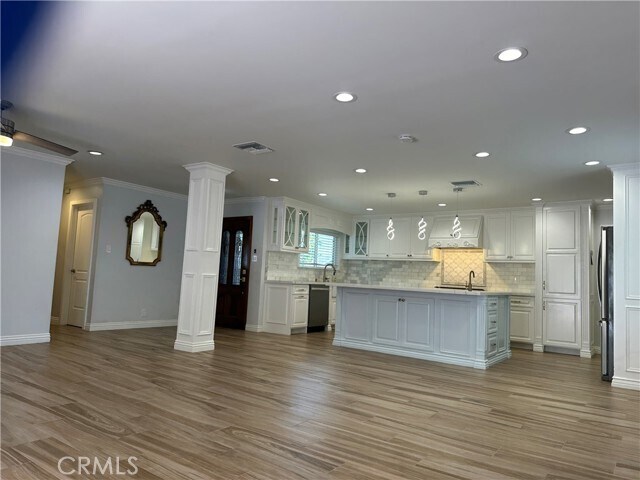 Building Photo - 420 Gwynwood Ave