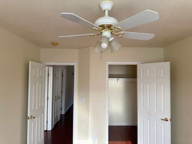 Building Photo - Single Family Home