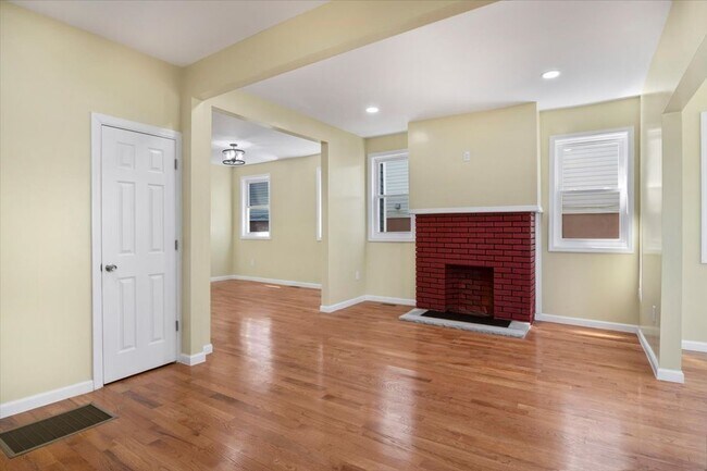 Building Photo - 118 Lehigh Ave