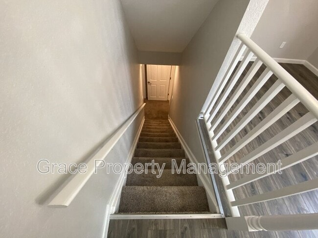 Building Photo - 9371 Bellaire Dr