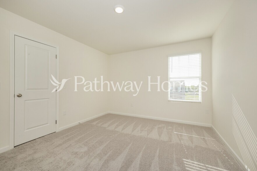 Building Photo - 1052 Large Poppy Dr