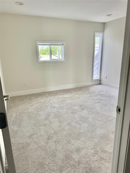 Building Photo - 935 La Posada Dr