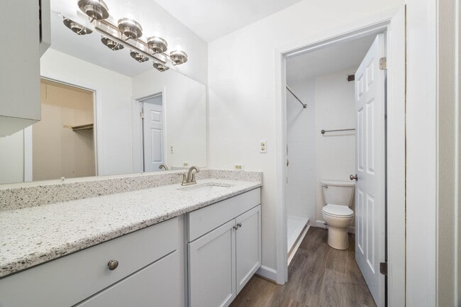 Building Photo - 0N 24 Ambleside Dr