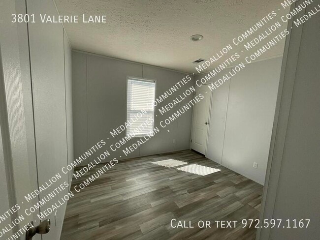 Building Photo - 3801 Valerie Ln