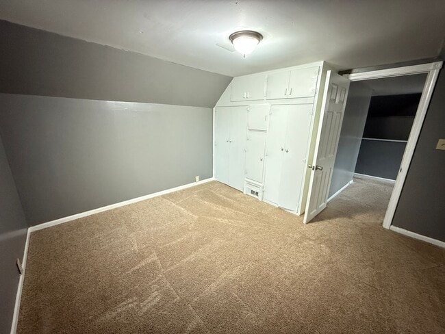 Building Photo - Single-Family Home Close to Henry Ford Hos...