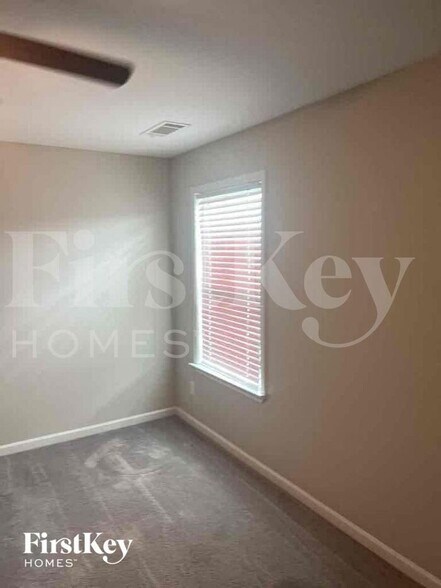 Building Photo - 1035 Sutherland Dr