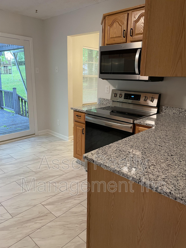 Building Photo - 608 Augustan Ln