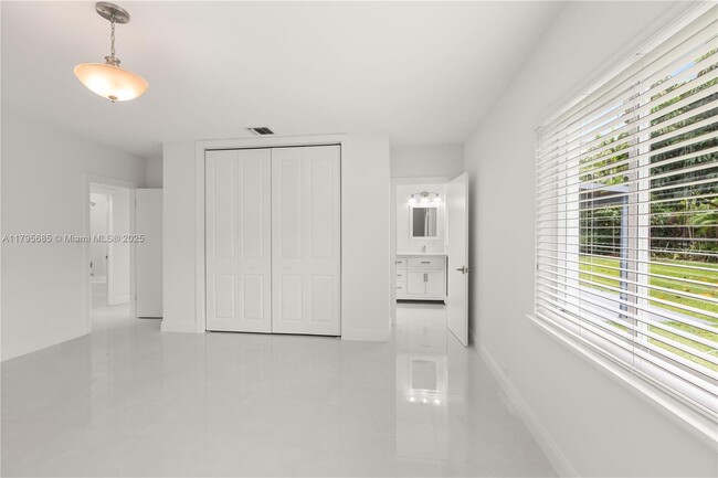 Building Photo - 439 Bargello Ave