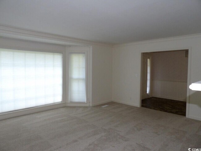 Building Photo - 254 Evergreen Ln