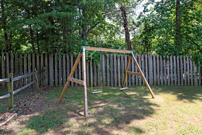 Building Photo - Pet-Friendly 4 Bedroom Home in Forest Lakes South