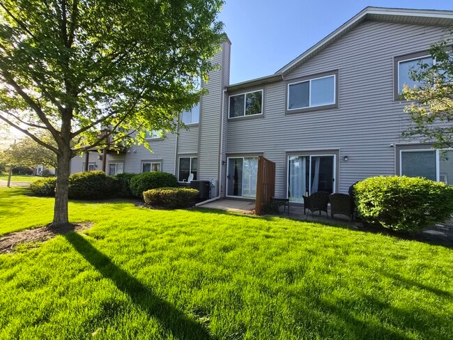 Building Photo - 1015 Woodview Ct