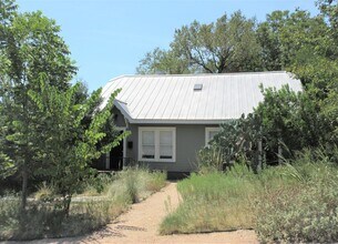 Building Photo - 709 Texas Ave