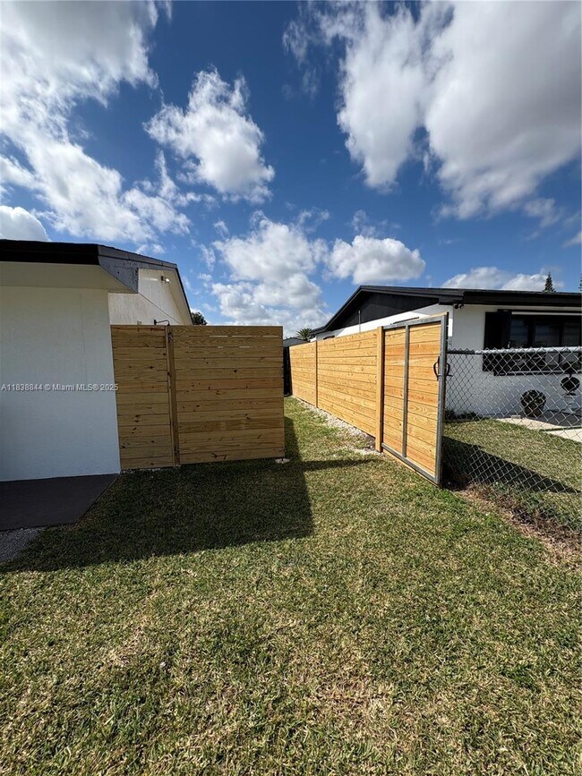Building Photo - 29904 SW 148th Ave