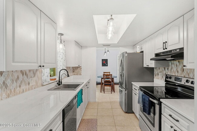 Building Photo - 1848 Edith St NE